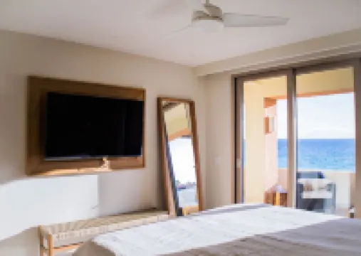 Exquisite, Ocean front, Contemporary Retreat