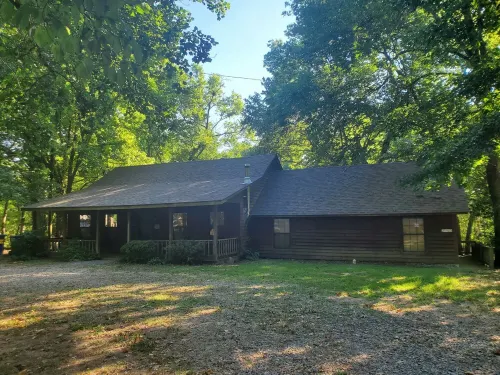 Cozy riverfront cabin! Great fishing & fun for the whole family.