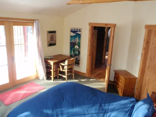 Amazing Rental Nestled in the Wildness But Close to Town