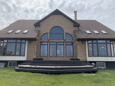 INCREDIBLE ocean cliff views at your doorstep on very private acreage + parking. Отели в г. Клэр