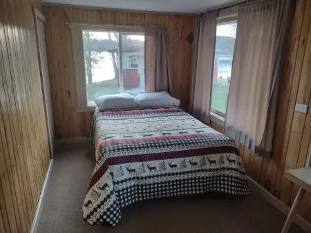 Twin Bay Resort Lakeside Cabin 1