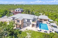 Sea La Vie - Beachside 4 Bedroom Villa, Unit #1 Các khách sạn gần The Hole