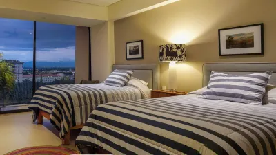 Nima Bay Luxurious 3 bedroom, 2 story Penthouse. Hotels in 