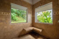 Whale Watchers Villa With Stunning Ocean View