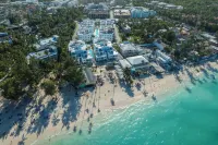 Beachfront Condo, 2 Pools & Private Beach Access, Sleeps 8 Guests