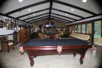 Home/MINI RESORT- pool, tennis court, pickleball, golf course, lg. Clubhouse Hotels in Zachary