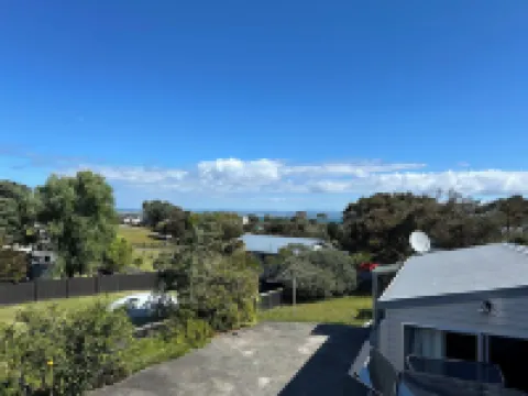 Ocean views, short walk to the beach. Close to the winery and great fishing.