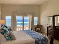 Lockrum Point Villa: Seaside Villa 3 Bed/3 Bath/Pool Hotels in George Hill