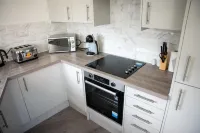 Charming Bedford 2BR walking distance to Hospital, Train Station and Town Center