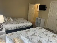 Clean & Comfy 3 BR 2 Bath Townhouse 4 Queen beds