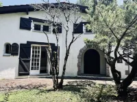 Très Belle Villa Basque Avec Piscine, Fronton et vue sur la Rhune