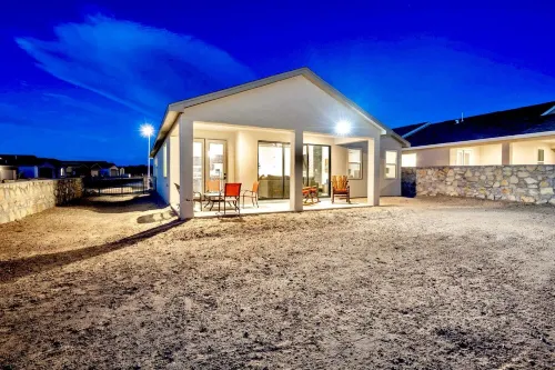 Modern Accessorized 3-Bedroom