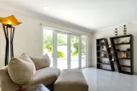 Peaceful Palm Beach Villa - For Families & Friends