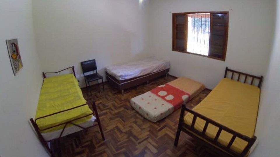 Wonderful Property with 2 Suites + 3 Bedrooms with Pool and Barbecue Area with Extension.