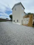 Wonderful Mountain Views.  Walk to Rivers, Parks, Restaurants and Shops.