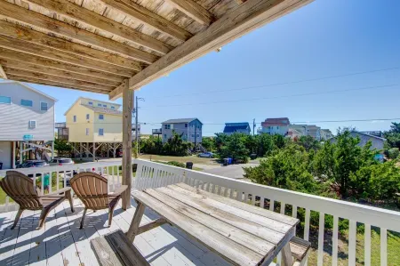 Semi-Oceanfront Beach Cottage II. Access across street to shops and restaurants