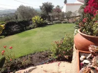 House with sea view, garden and barbecue, near Guincho beach and Cascais Hotels in Alcabideche