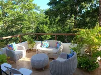 Luxury Large Penthouse,Private Rooftop Patio, Jaccuzzi. Sleeps 6.  2 Free Bikes!