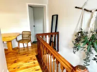 King bed, Kitchenette, parking, central - upper level suite