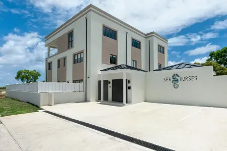 Steps to Beach, Pool, Free Beach Club Access, Ocean/Sunset Views & Spacious! Отели в г. Лоуэр Карлтон