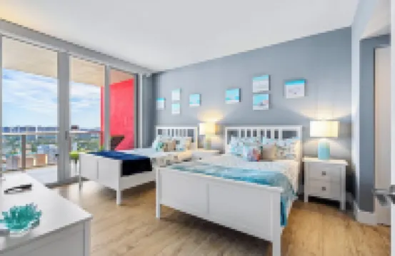 Close to Beach w/ Views. Pool & Gym. Pet Friendly