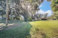 Lakefront home on Lake Kerr near Salt Springs with large porch and great yard