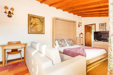 Rural Tourism House, COURTYARD HOUSE Отели в г. Каниделу