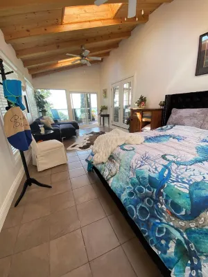 Huron Waterfront Cottage/16+ Guests/Hot Tub/Outdoor Shower/Upto2 Pets/Beach.