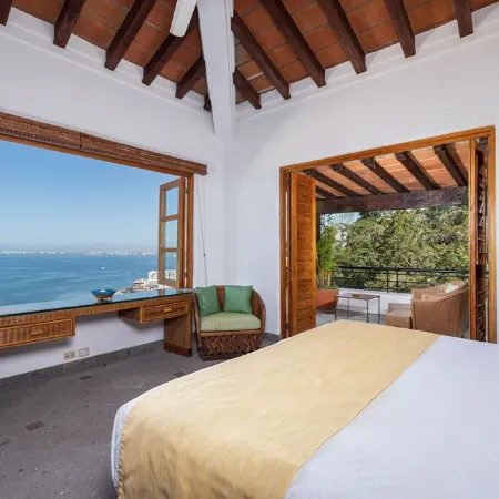 Luxurious Tropical Oasis w/ 2 Private Pools & Jacuzzi