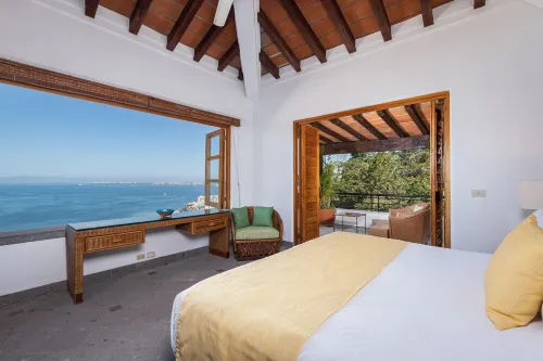 Luxurious Tropical Oasis w/ 2 Private Pools & Jacuzzi