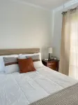 Centrally located, cozy studio in residential neighborhood.