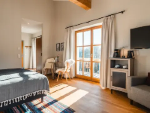 อองรี โรงแรม คิทซ์บูเฮล โรงแรมในคิทซ์บูเฮล