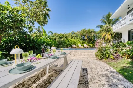 Purple Palace -Fully Renovated w/ Pool & Ocean View Отели в г. Ринкон