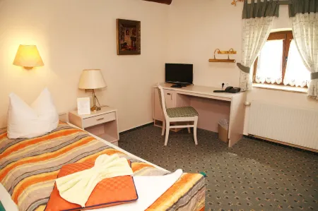 Hotel Zum Schwan Отели в г. Грунов-Даммендорф