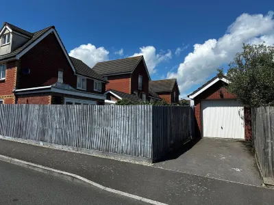 12 Clos Yr Wylan Hotels near Barry Island Beach Huts