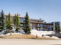 Ski-in Ski-Out 2 Br Condo- Sleeps 6 People マウント・クレスティド・ビュートのホテル