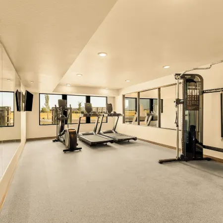 LivAway Suites Phoenix-Tolleson Отели рядом с достопримечательностью «Концертная площадка Ak-Chin Pavilion»