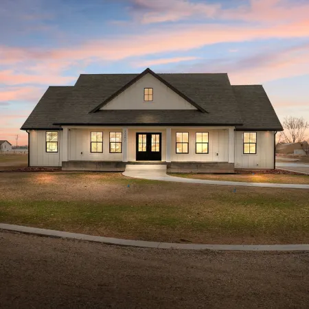Hidden Treasure Retreat W/hot Tub & River Access 6 Bedroom Home
