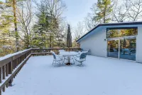 Trail Access On-site: Gorgeous MCM Deck House!