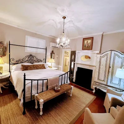 Bijou Boutique Inn Отели рядом с достопримечательностью «Реинбоу Роу»