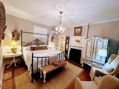 Bijou Boutique Inn Hotels near Rainbow Row