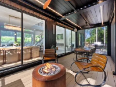 Adamina Canyon Hotels in Hocking County