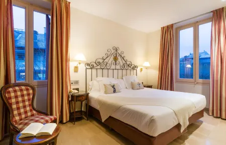 Hotel Andria Отели рядом с достопримечательностью «Cova d'Anes»