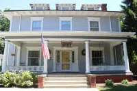 Looking Glass Inn Hotels in 