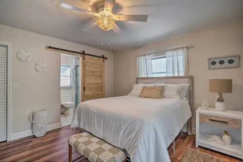 Naples Oasis w/ Screened Pool, Bike to Beach! - 3-Star