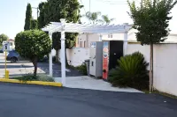 Valley Hotel - parking