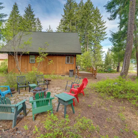 1 Mi to Lake Easton Cozy Cascades Cabin!