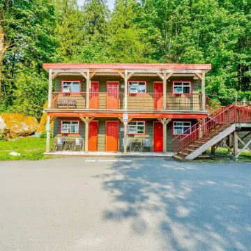 Holiday Motel & RV Resort