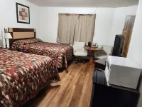 Cortland Motel - parking