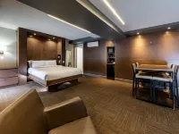 هوتل أند سويتس نورماندين كيبيك Hotels near مركز فيديوترون